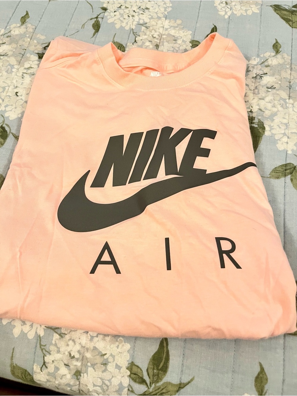 New Nike men’s Air Logo T-Shirt - Light Peach beautiful.
